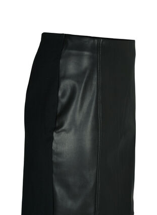 Tætsiddende nederdel med imiteret læder, Black, Packshot image number 2