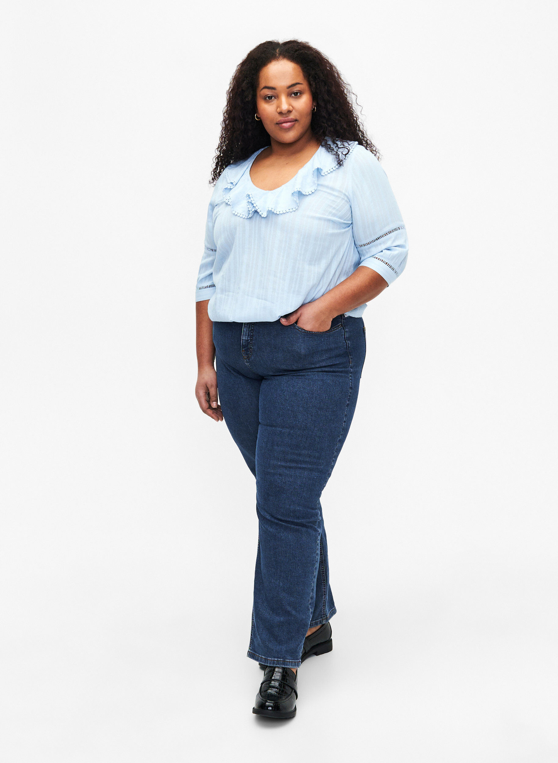 Zizzi Bluse i bomulds-viskose mix med 3/4 &aelig;rmer, Chambray Blue, Model image number 2