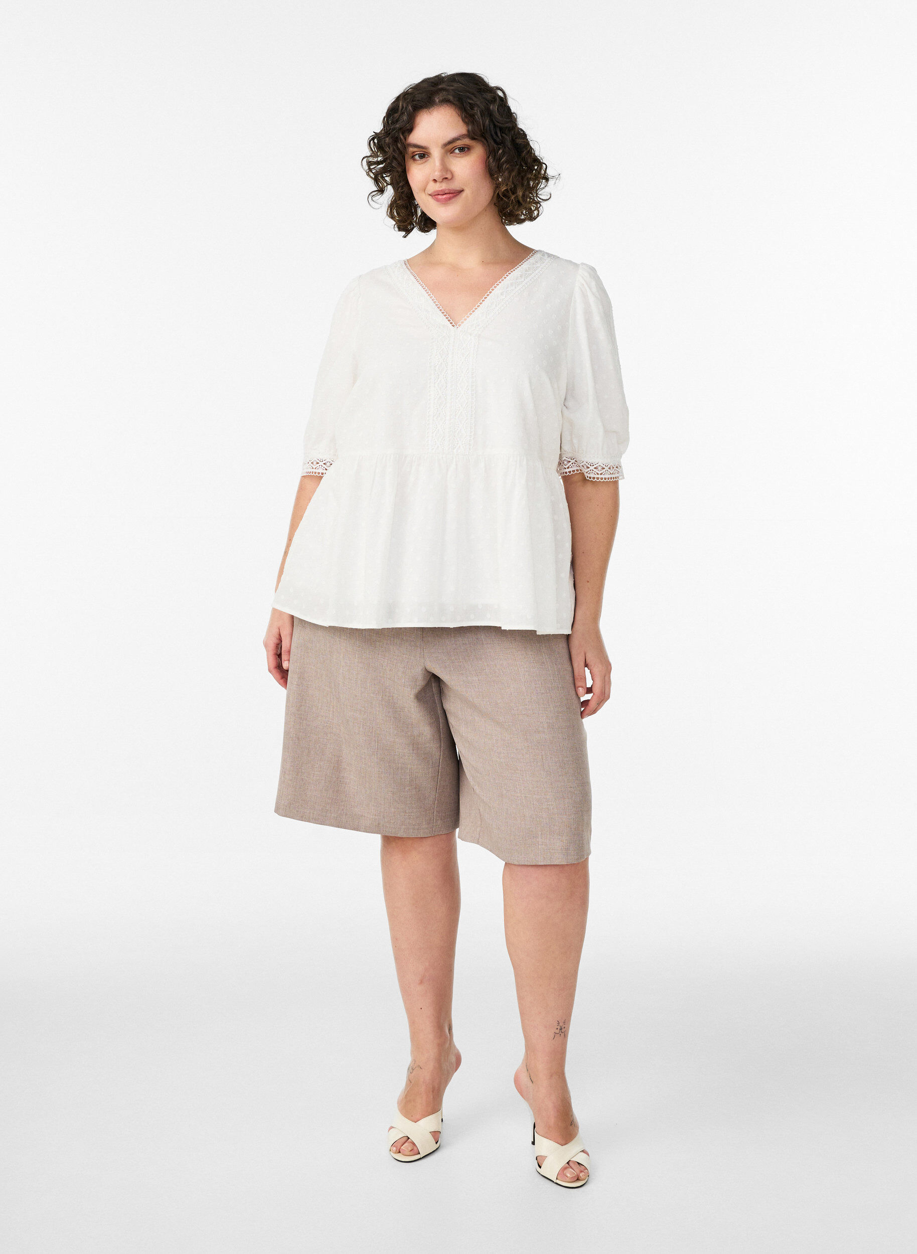 Zizzi Bluse i bomuld med struktur og crochet-detaljer, Hvid, Model image number 1