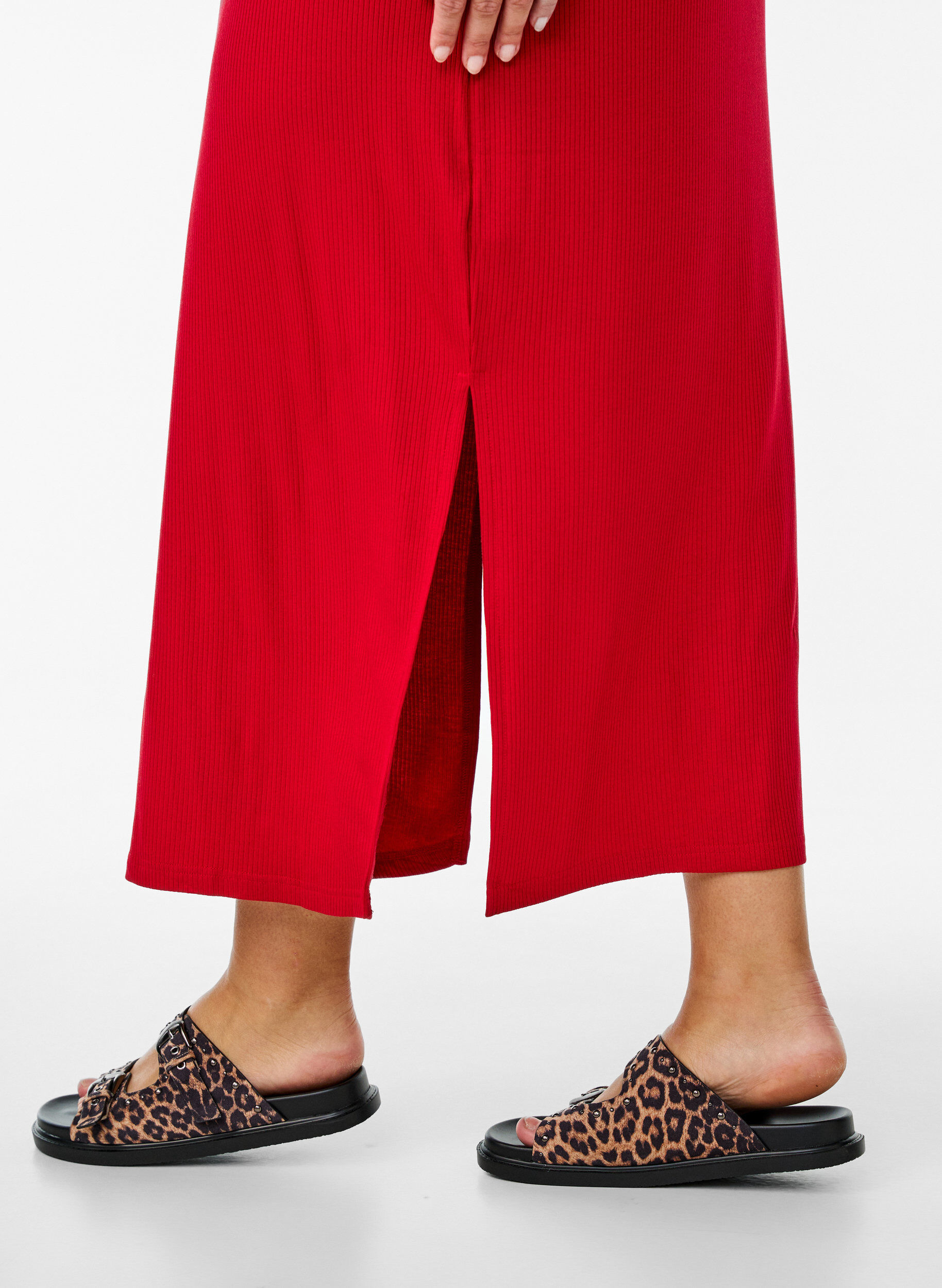 Zizzi &AElig;rmel&oslash;s ribkjole i viskose, R&oslash;d, Model image number 2