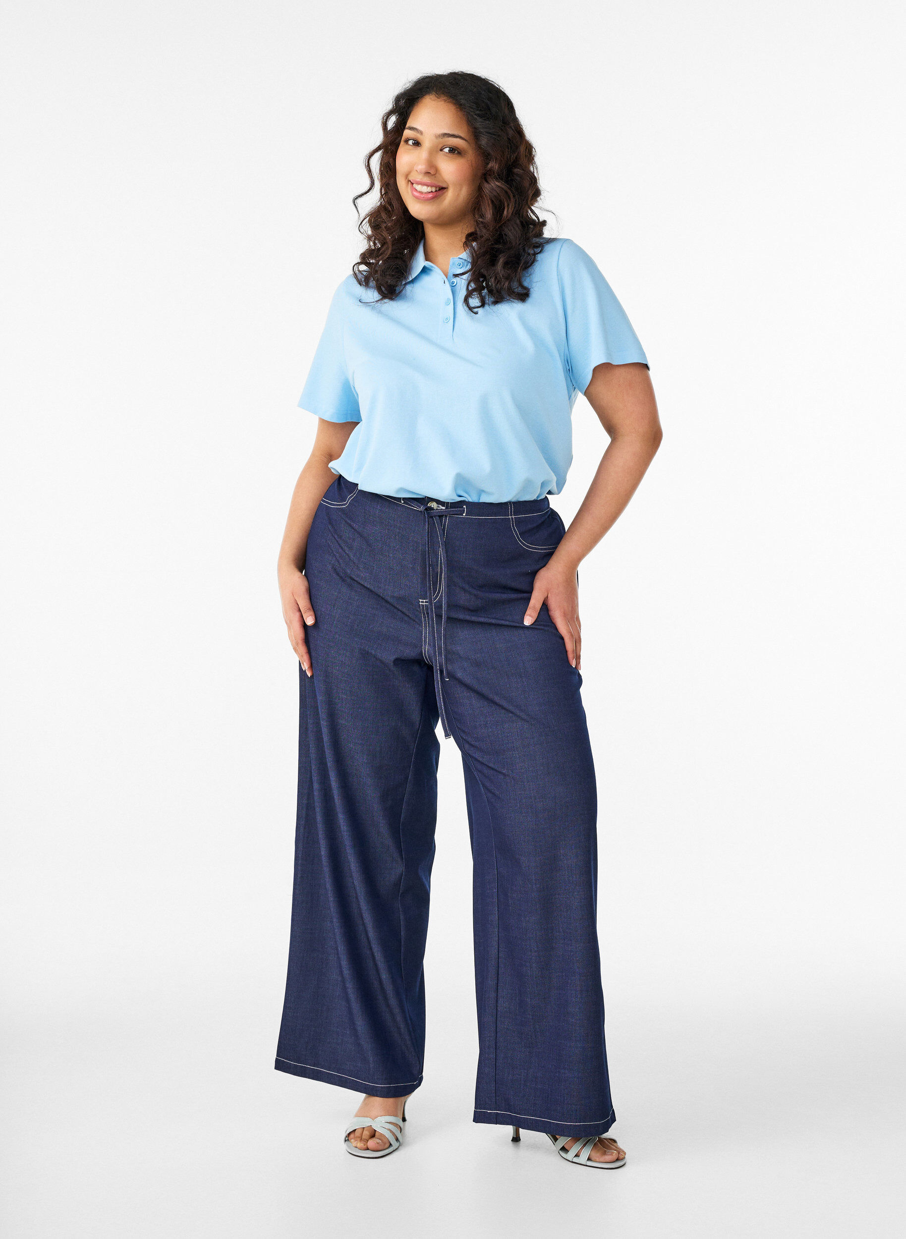 Zizzi Poloshirt med korte &aelig;rmer, Bl&aring;, Model image number 1