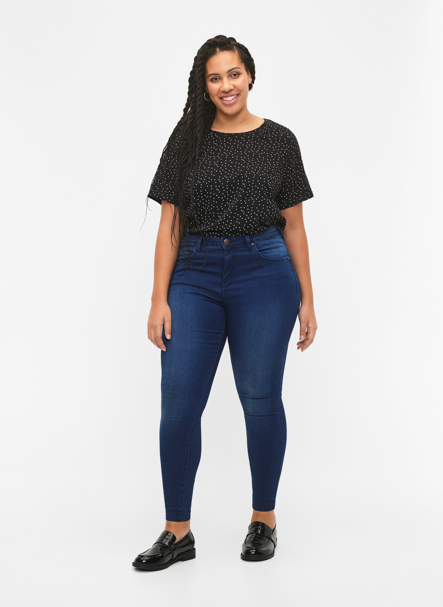 Zizzi T-shirt i &oslash;kologisk bomuld med prikker, Sort, Model image number 1