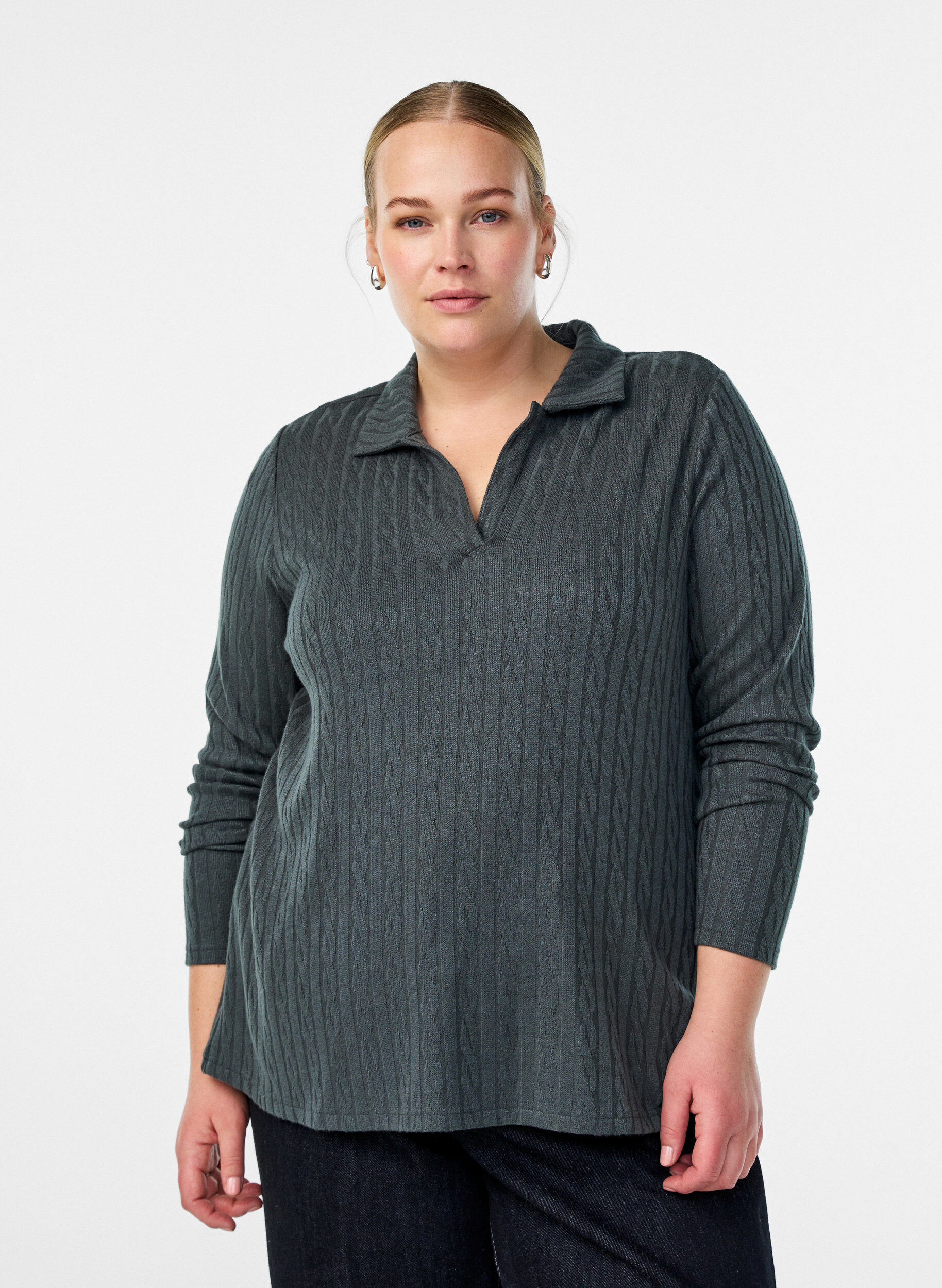 Jerseybluse med krave og kabelm&oslash;nster, Gr&oslash;n, Model