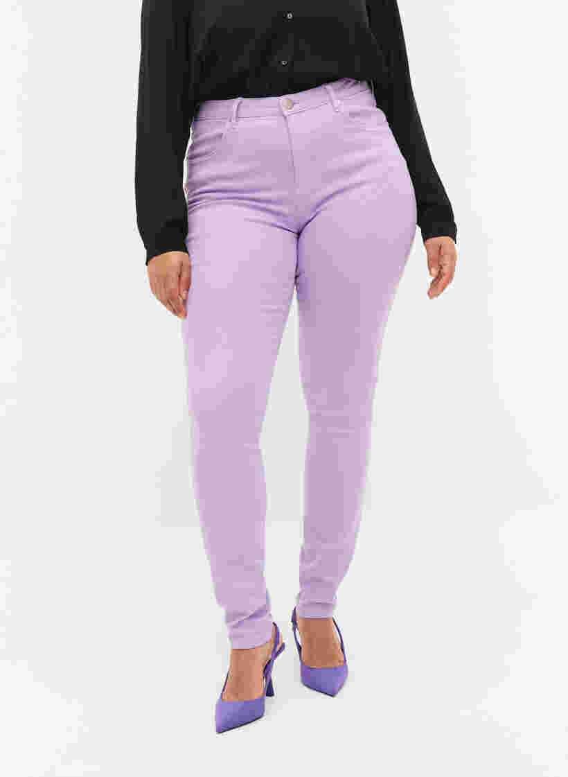 Højtaljede Amy jeans med super slim fit, Lavender, Model image number 3