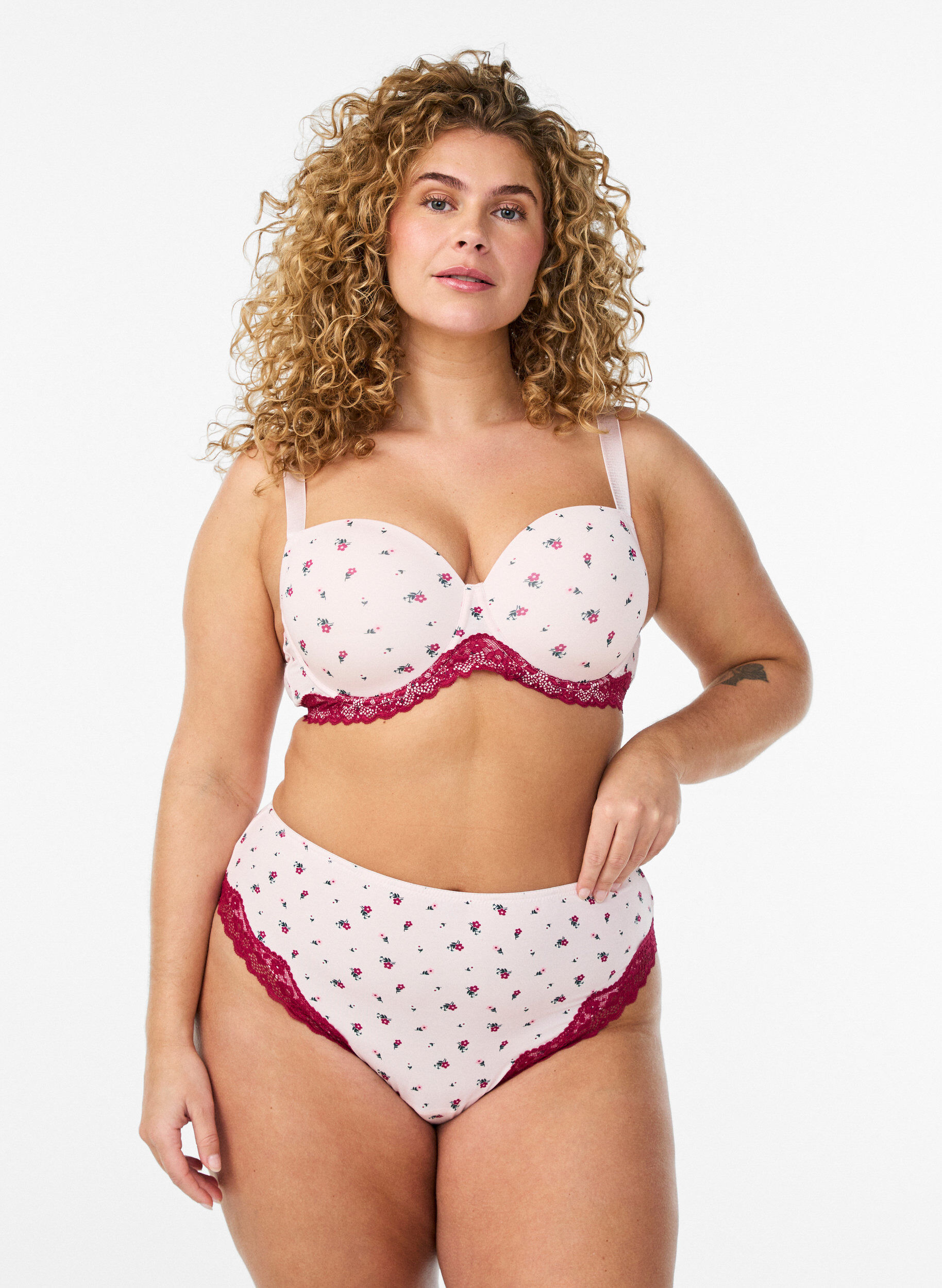 ZizziBrazilian trusse med blomsterprint og blonde, Lyser&oslash;d, Model image number 0