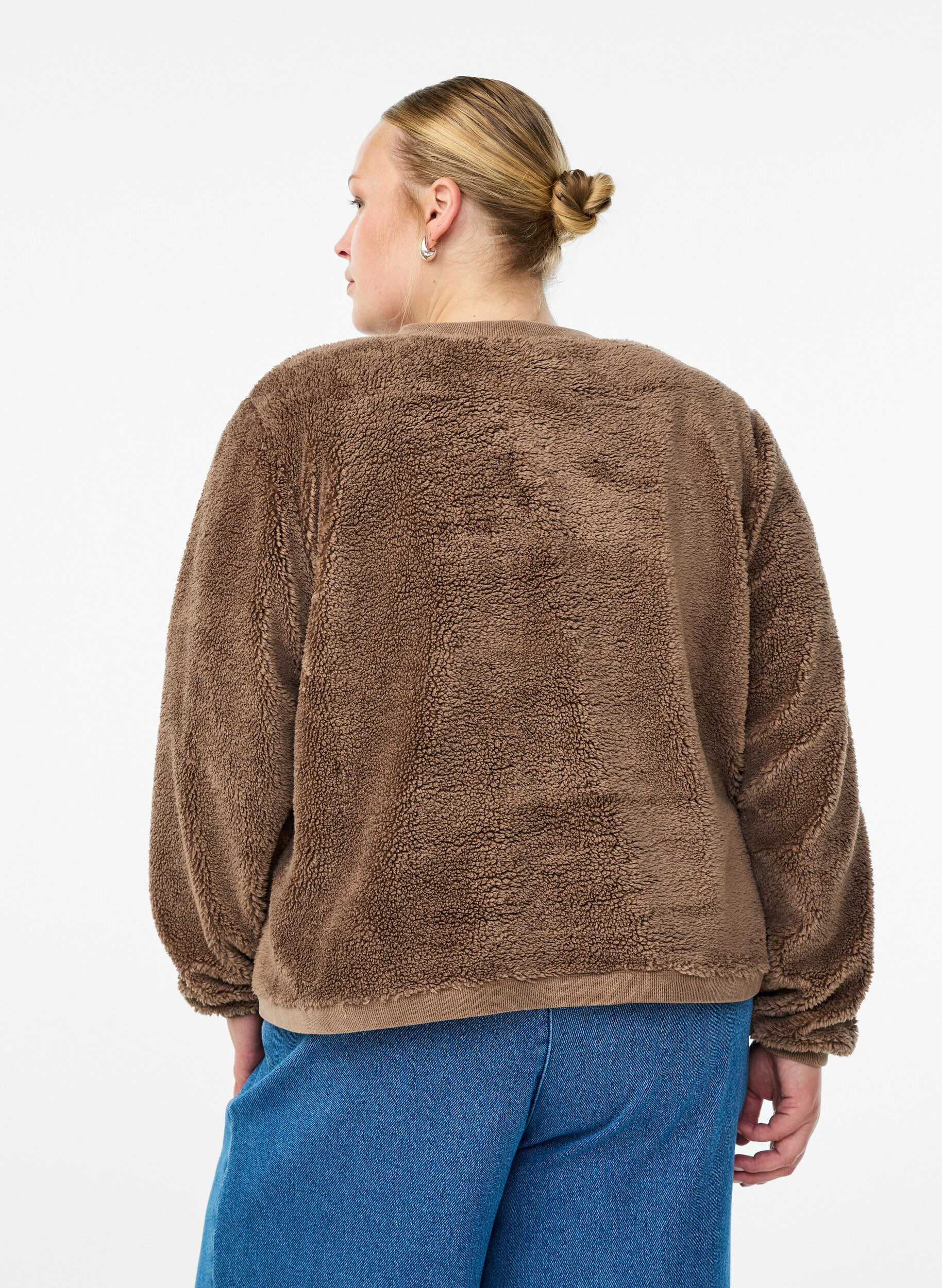 Zizzi Teddycardigan med dekorative knapper, Brun, Model image number 2
