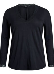 Viskosebluse med blondekanter og V-hals, Sort