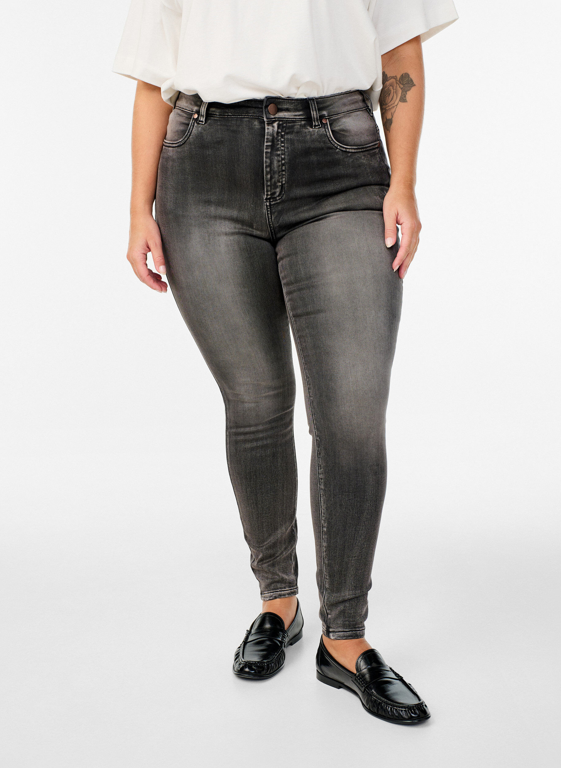 ZizziSuper slim Amy jeans med h&oslash;j talje, Gr&aring;, Model image number 2
