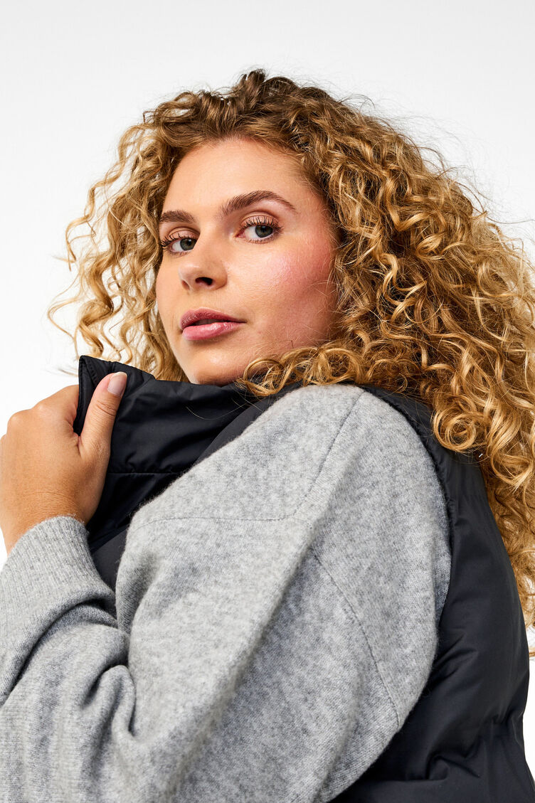 Lang vest med lommer og tovejs lynl&aring;s, Sort, Model image number 4