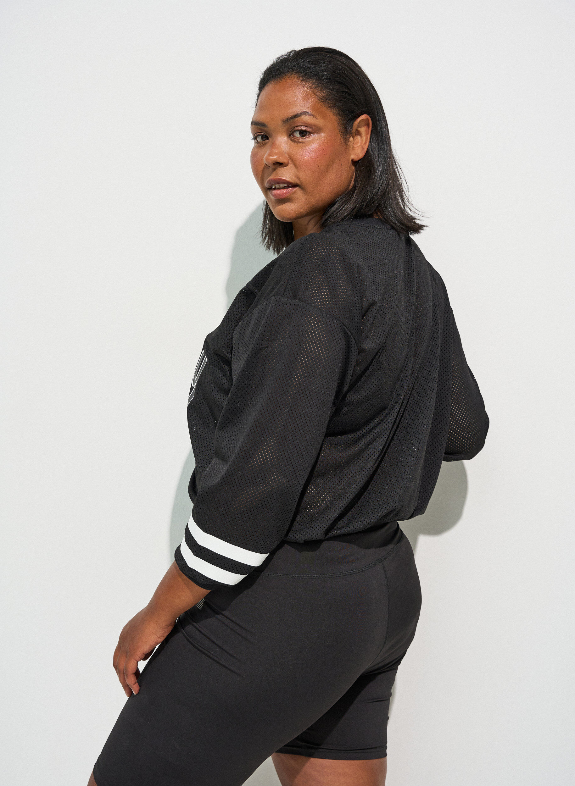 ZizziSporty meshbluse med tekstprint, Sort, Model image number 2