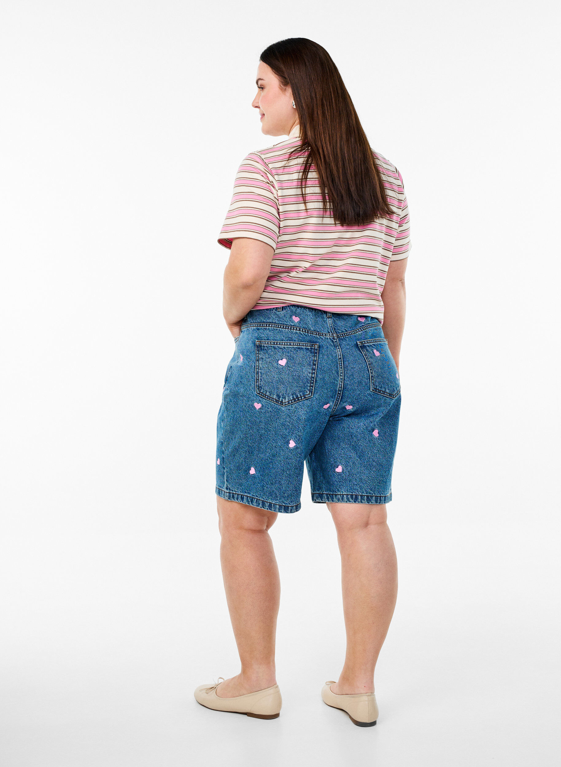 ZizziDenimshorts med h&oslash;j talje og broderede hjerter, Bl&aring;, Model image number 2