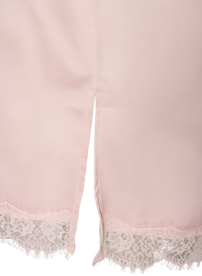 Lang satintop med blondekanter, Lyser&oslash;d, Packshot image number 3