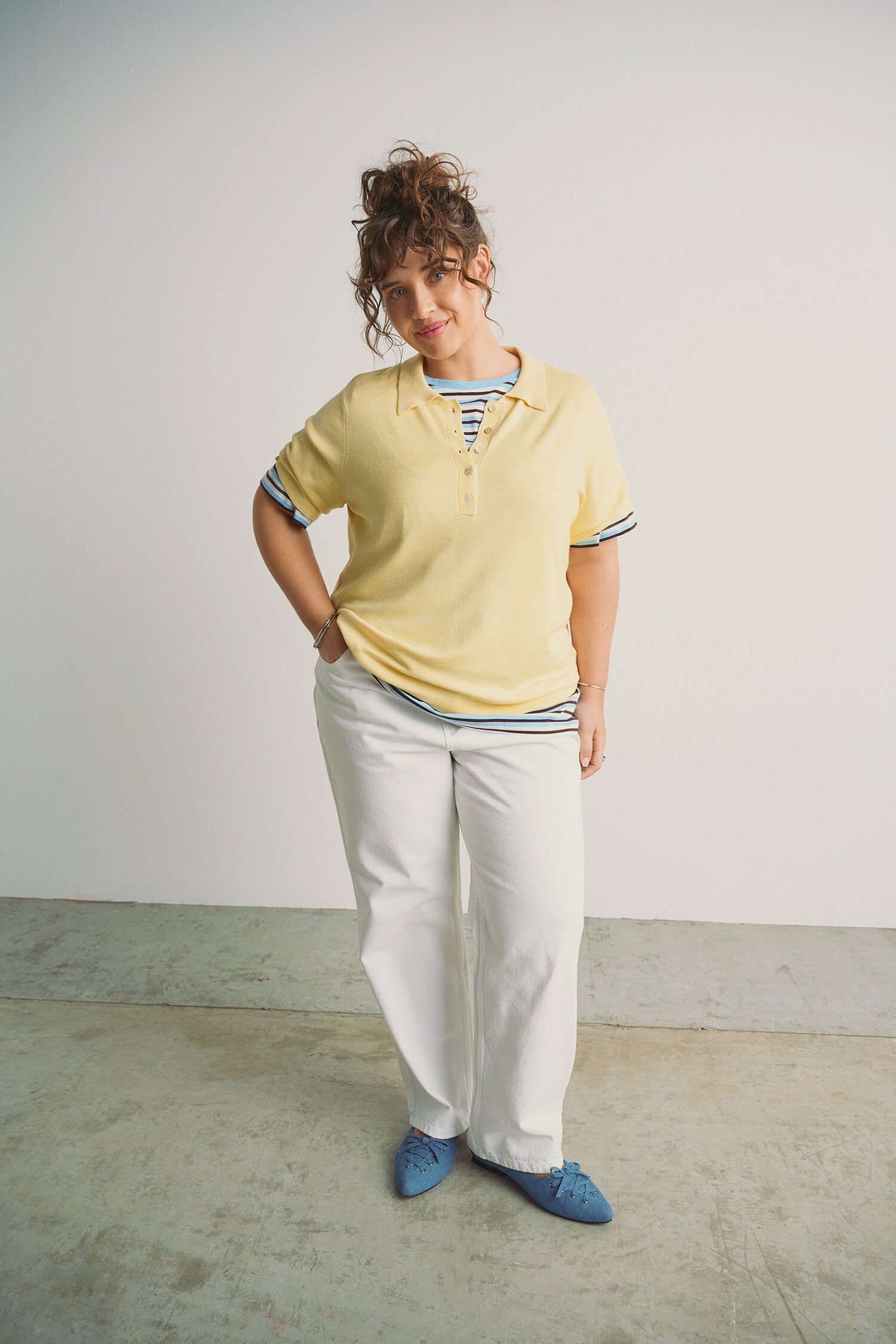 Strik polo i lyse farver, , Model