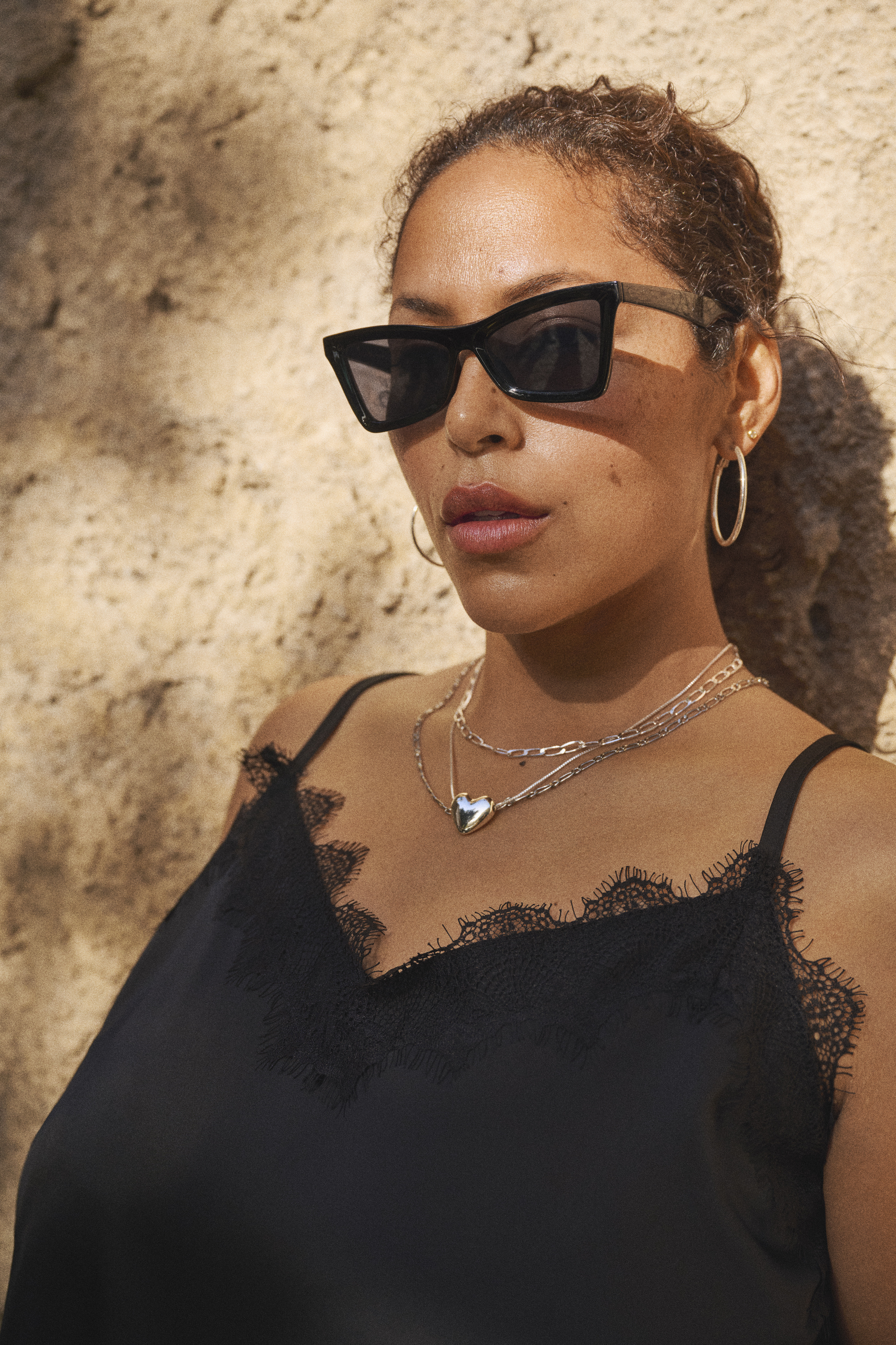 Zizzi Satinlook med blondekanter, , Model