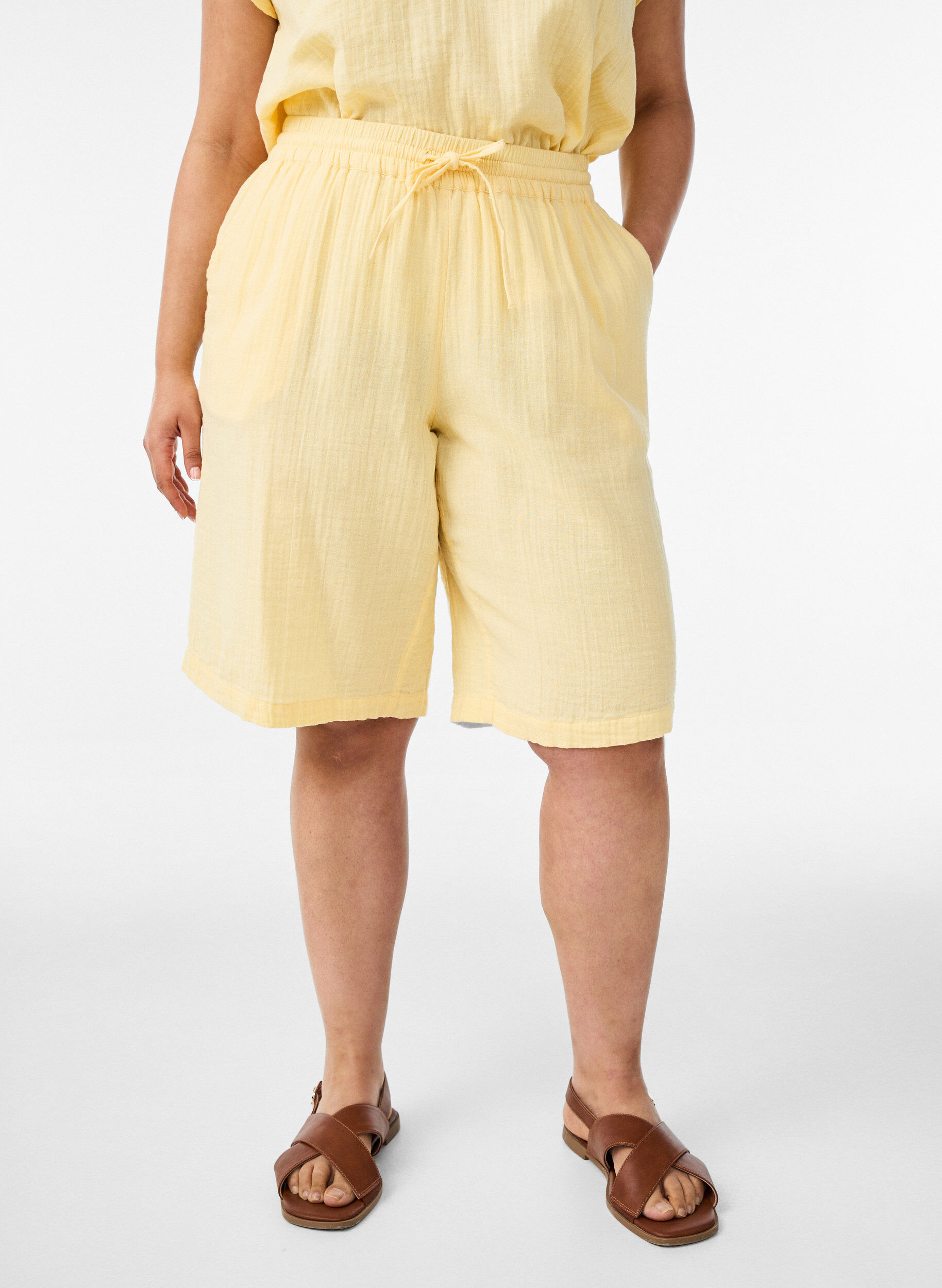 ZizziL&oslash;se shorts i bomuldsmusselin med h&oslash;j talje, Gul, Model image number 0