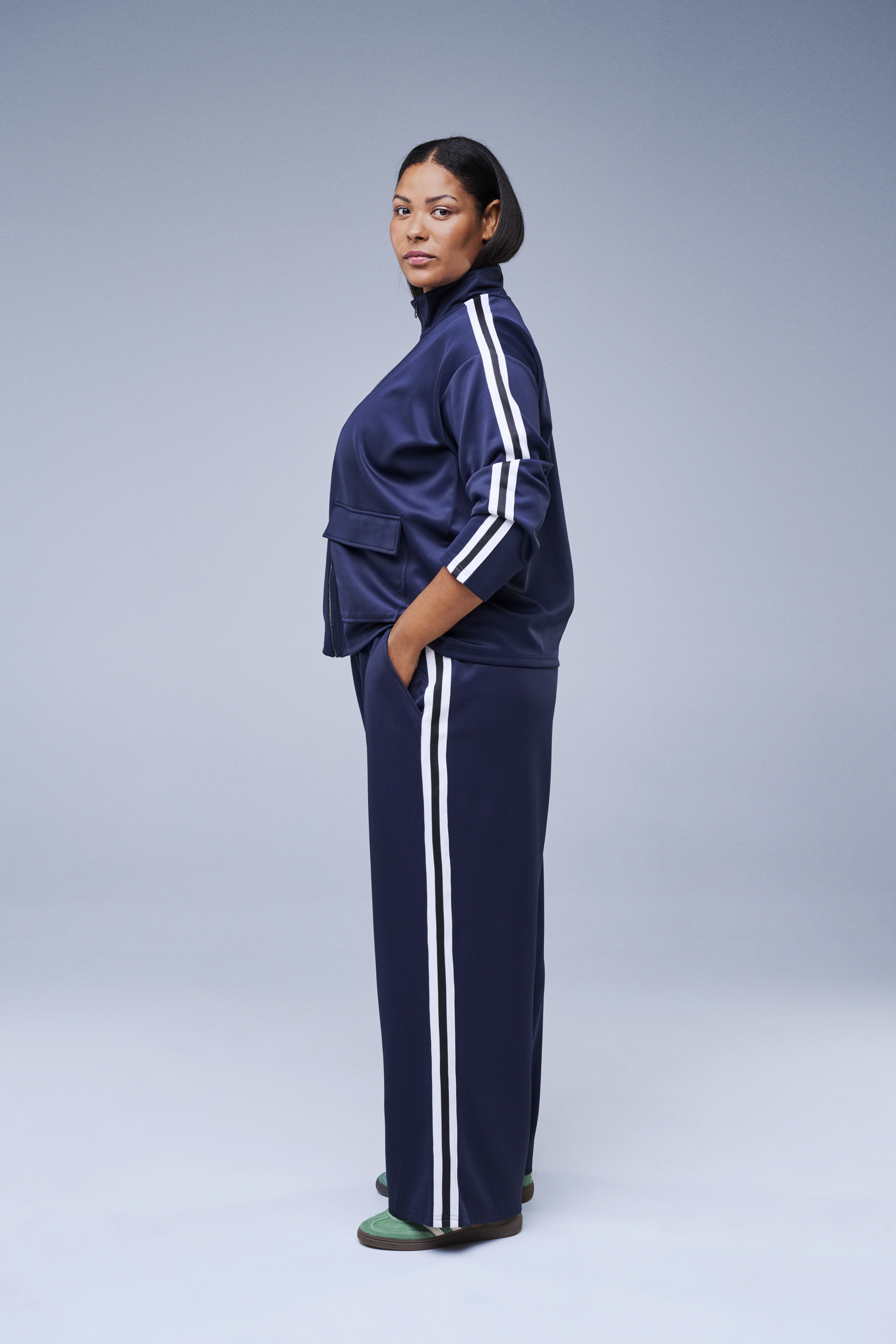 Tr&aelig;ningss&aelig;t med sporty striber, , Model