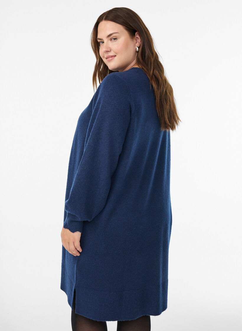 Kort strikkjole med b&oslash;lgede kanter og slidser, Bl&aring;, Model image number 2