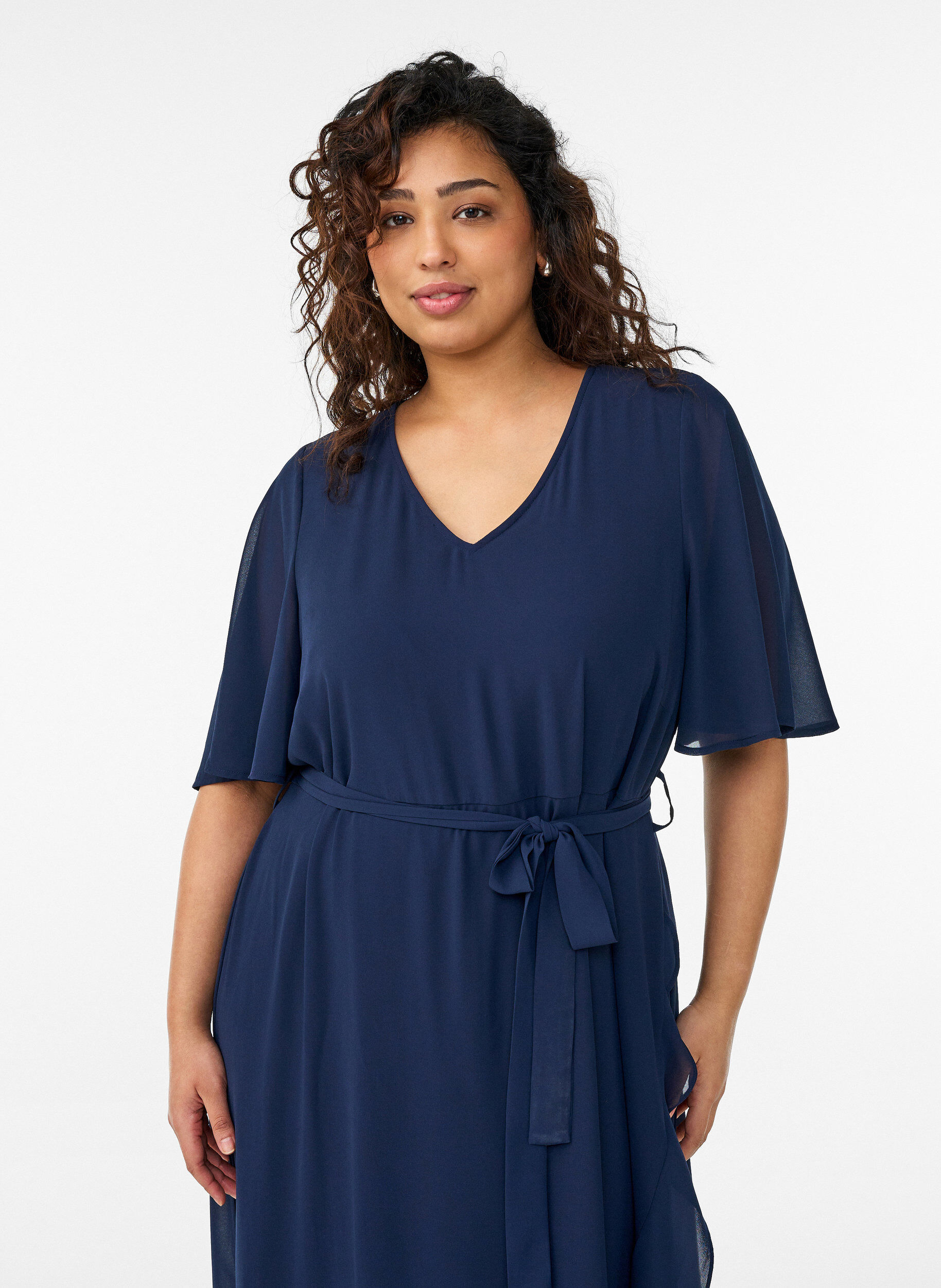 ZizziMaxikjole i chiffon med V-udsk&aelig;ring og fl&aelig;sekant, Bl&aring;, Model image number 2