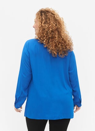 Ensfarvet skjorte med v-udskæring, Princess Blue, Model image number 1