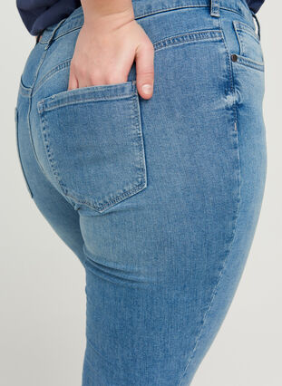 Ekstra slim Sanna jeans med slid detaljer, Light blue denim, Model image number 2