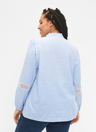 Skjorte med flæsekrave og crochetbånd, Marina W. Stripe, Model image number 1
