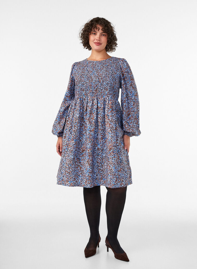 Viskosekjole med smock og all-over m&oslash;nster, Bl&aring;, Model image number 1