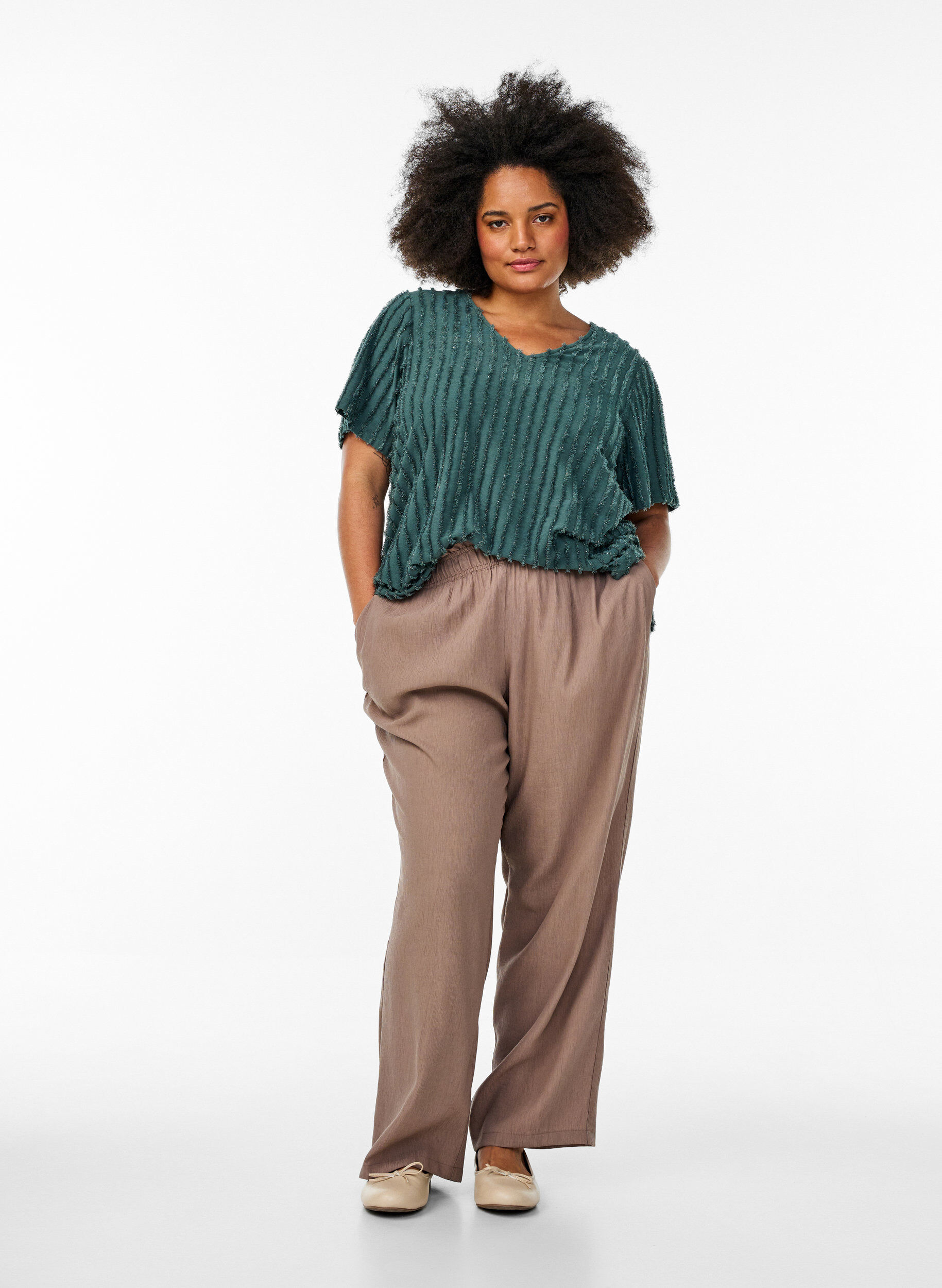 Zizzi Bluse med korte &aelig;rmer og stribet struktur, Gr&oslash;n, Model image number 1