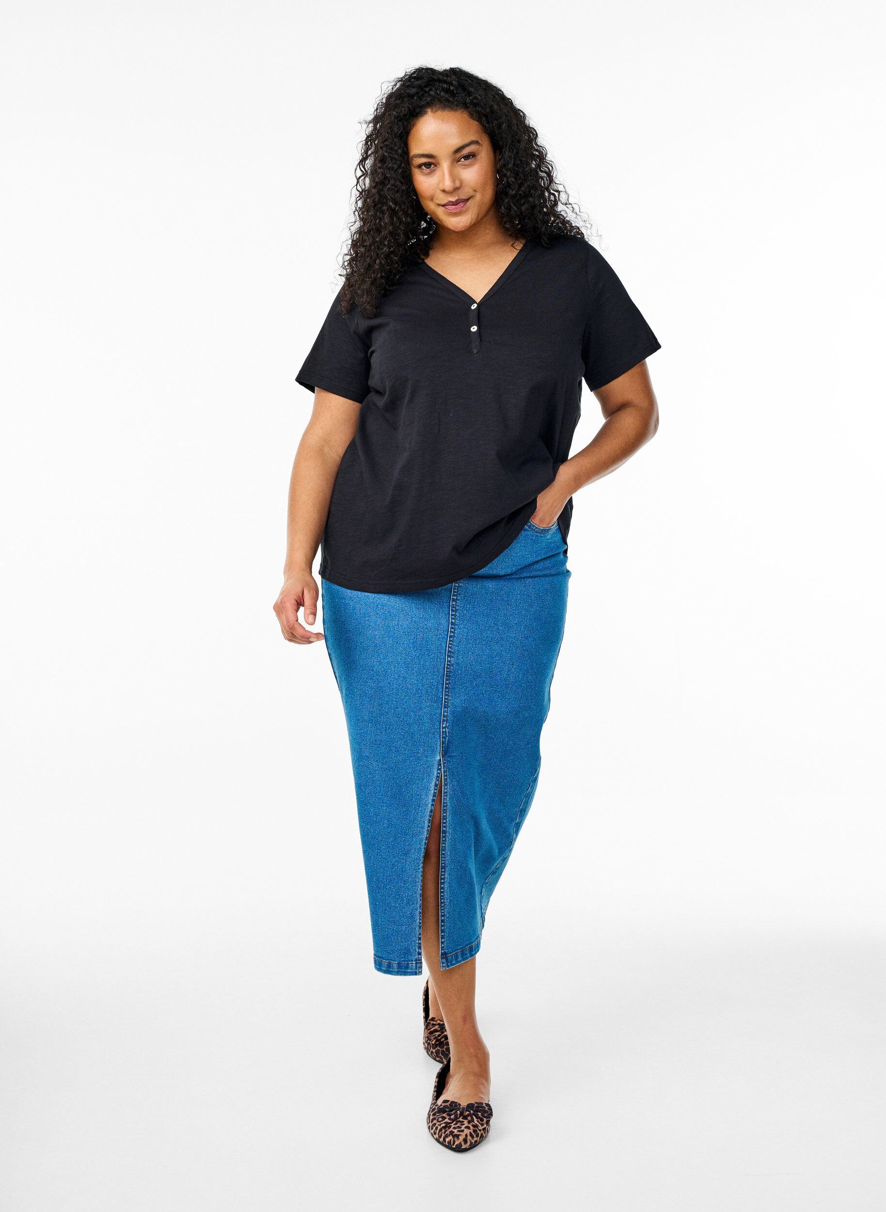 Zizzi FLASH - T-shirt med knapdetalje, Sort, Model image number 1