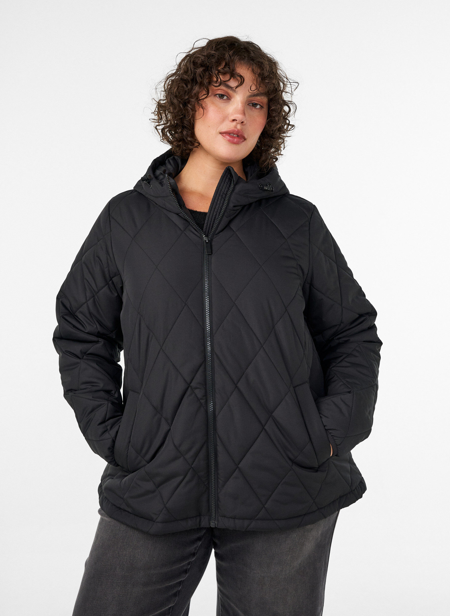 ZizziLet vatteret jakke med diamantquilt, Sort, Model image number 0