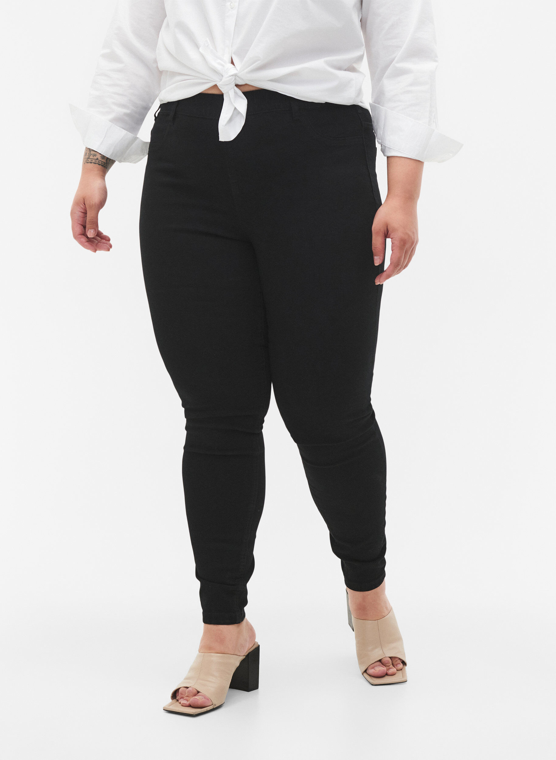 Zizzi Jeggings med baglommer, Black, Model image number 2