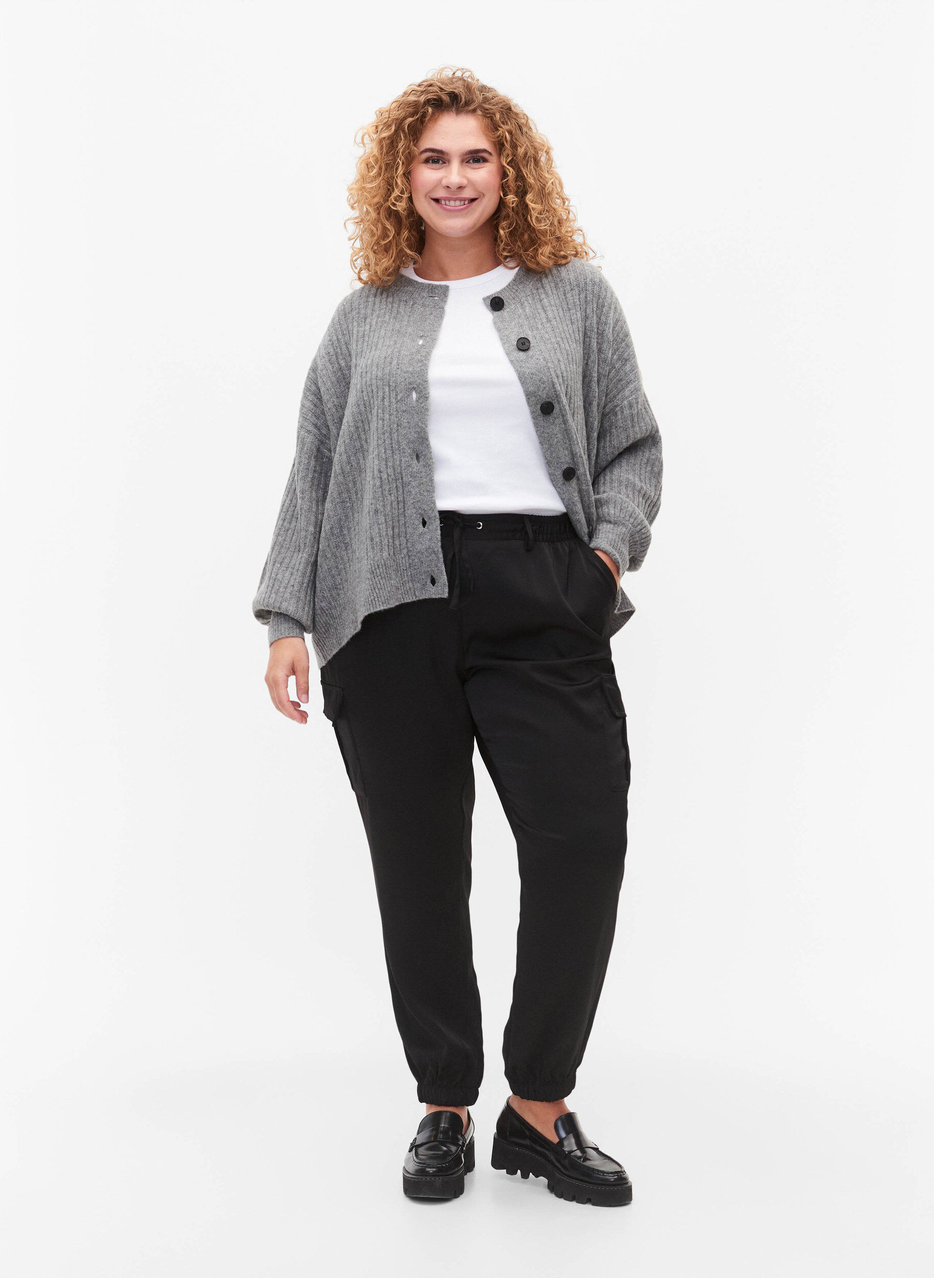 Zizzi Cargobukser i satin, Black, Model image number 0