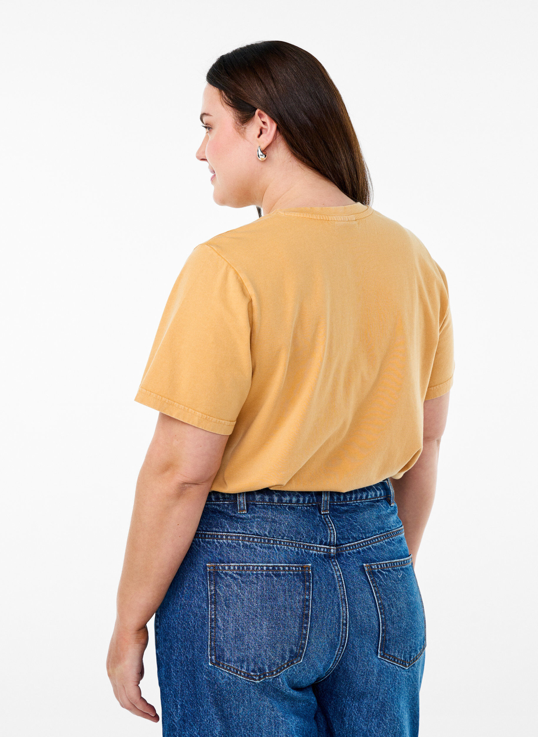 Zizzi T-shirt i &oslash;kologisk bomuld med cool motiv, Gul, Model image number 2