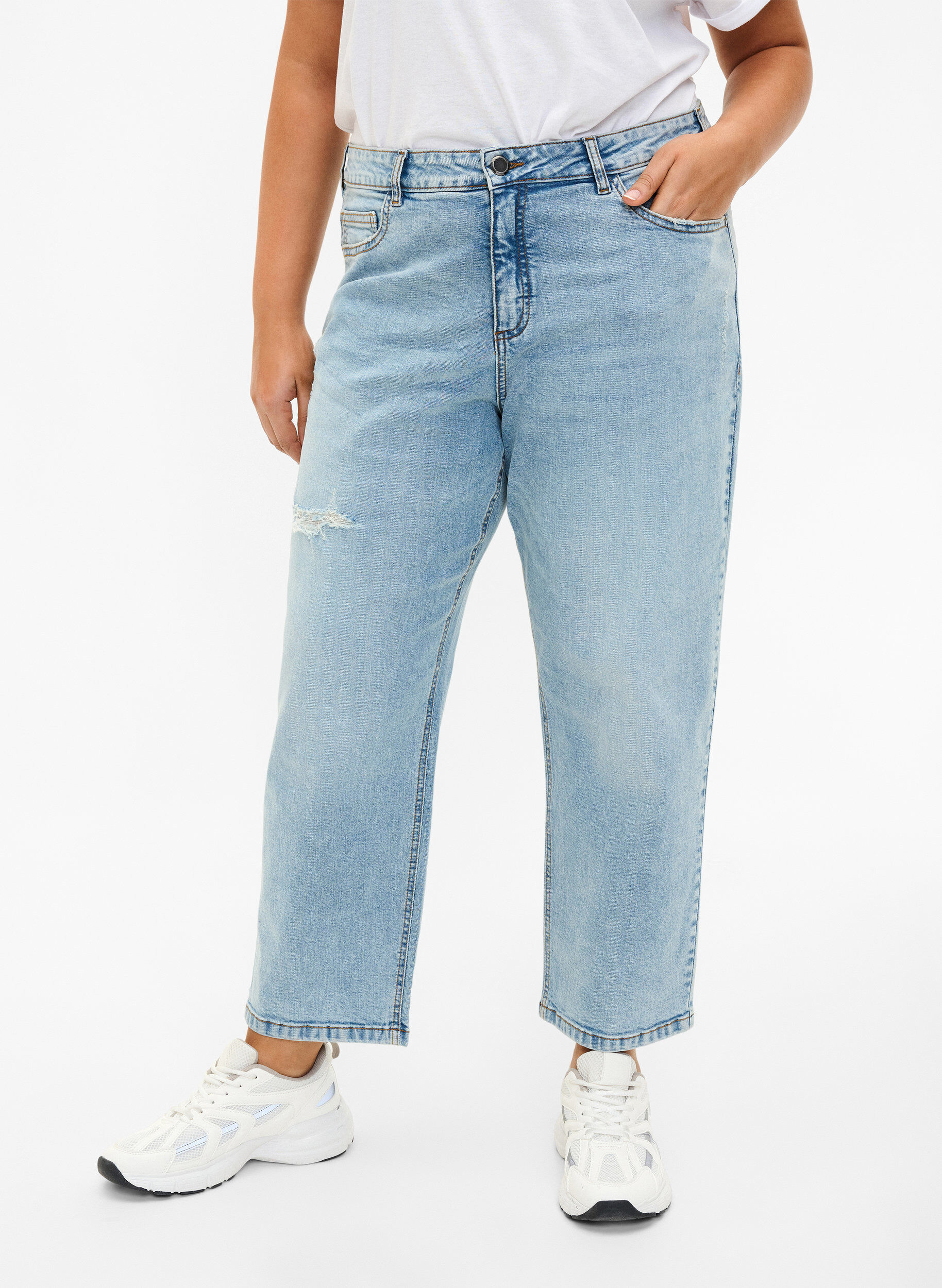 Zizzi Cropped Vera jeans med sliddetaljer, Blue Denim, Model image number 2