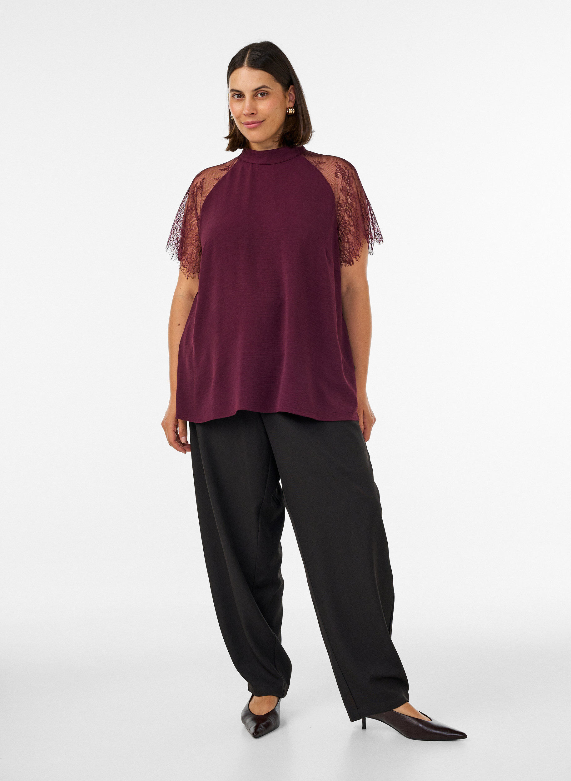 ZizziBluse med korte blonde&aelig;rmer og h&oslash;j hals, R&oslash;d, Model image number 1