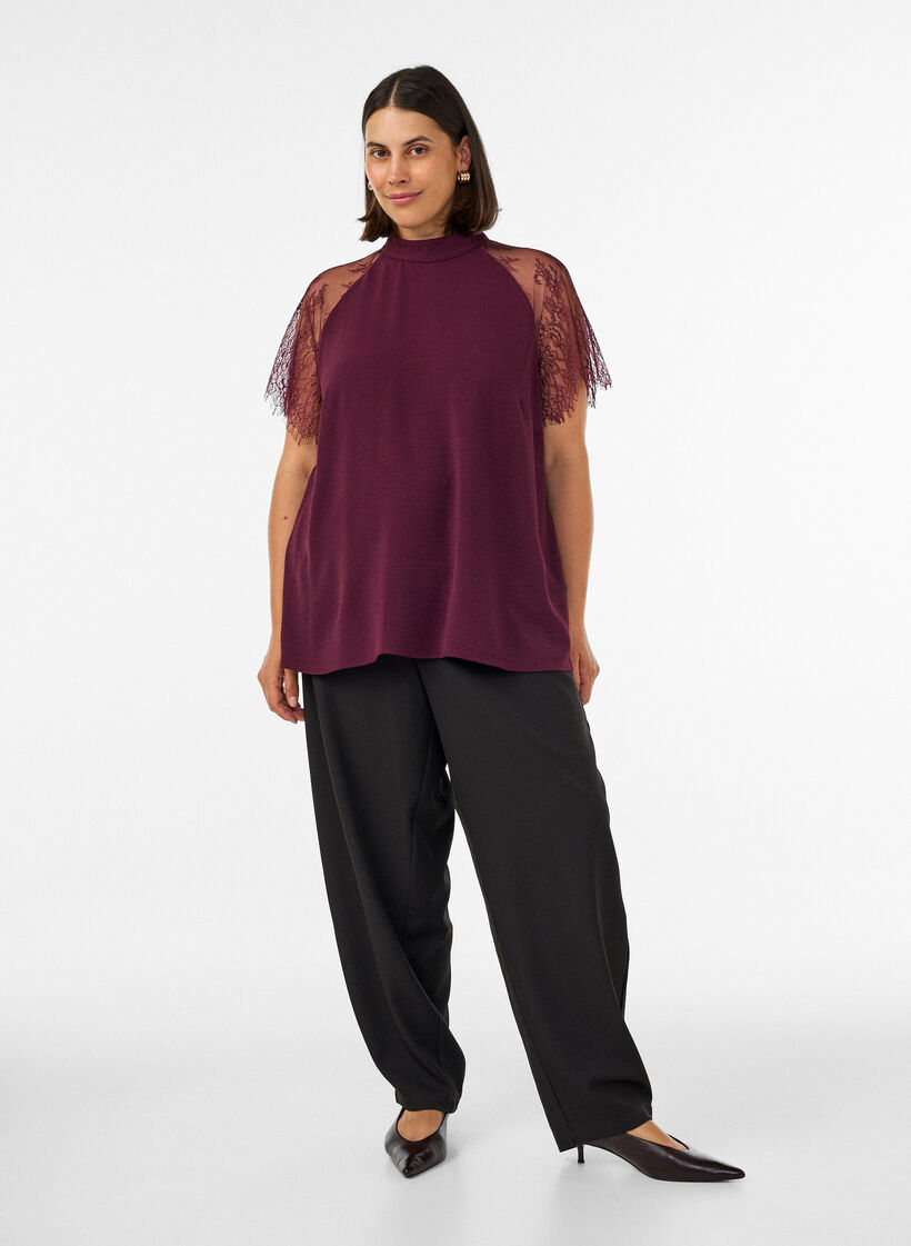 Bluse med korte blonde&aelig;rmer og h&oslash;j hals, R&oslash;d, Model image number 1