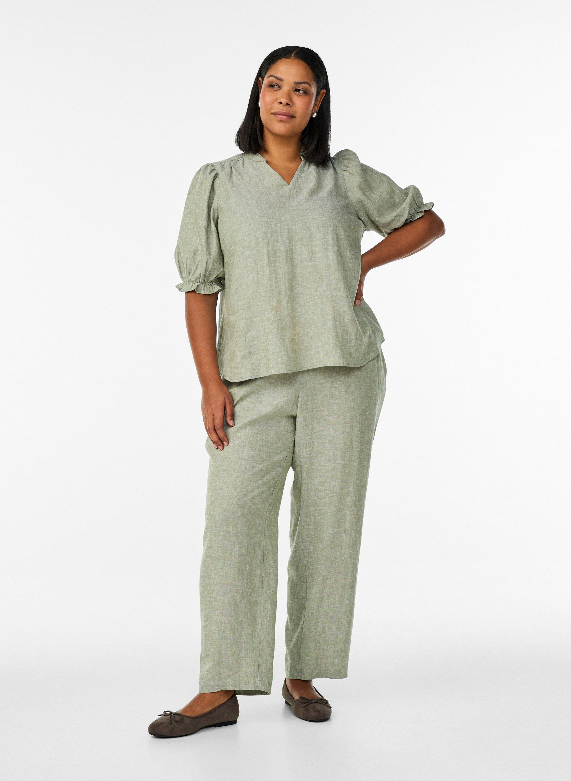 Zizzi L&oslash;se bukser i h&oslash;r og viskose, Gr&oslash;n, Model image number 0