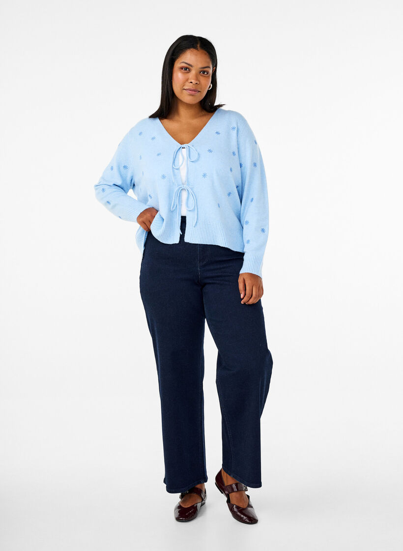 Strikket cardigan med bindedetaljer og broderi, Cashmere Blue Comb, Model image number 2