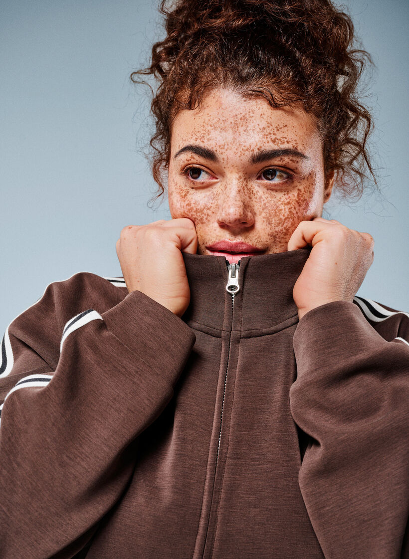 Tr&aelig;ningstr&oslash;je med h&oslash;j hals og striber p&aring; &aelig;rmerne, Brun, Image image number 0