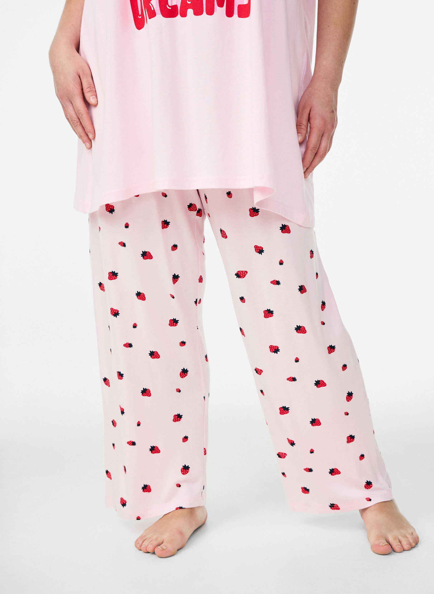 ZizziNatbukser i bl&oslash;d jersey med h&oslash;j talje og frugtprint, Lyser&oslash;d, Model image number 2