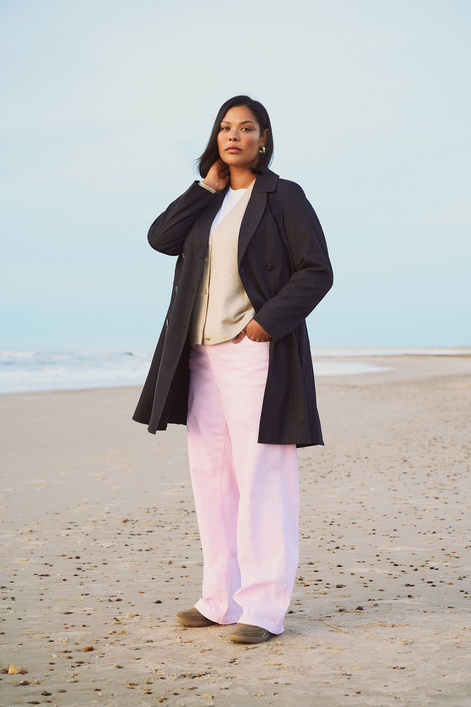 Sort trenchcoat, , Model