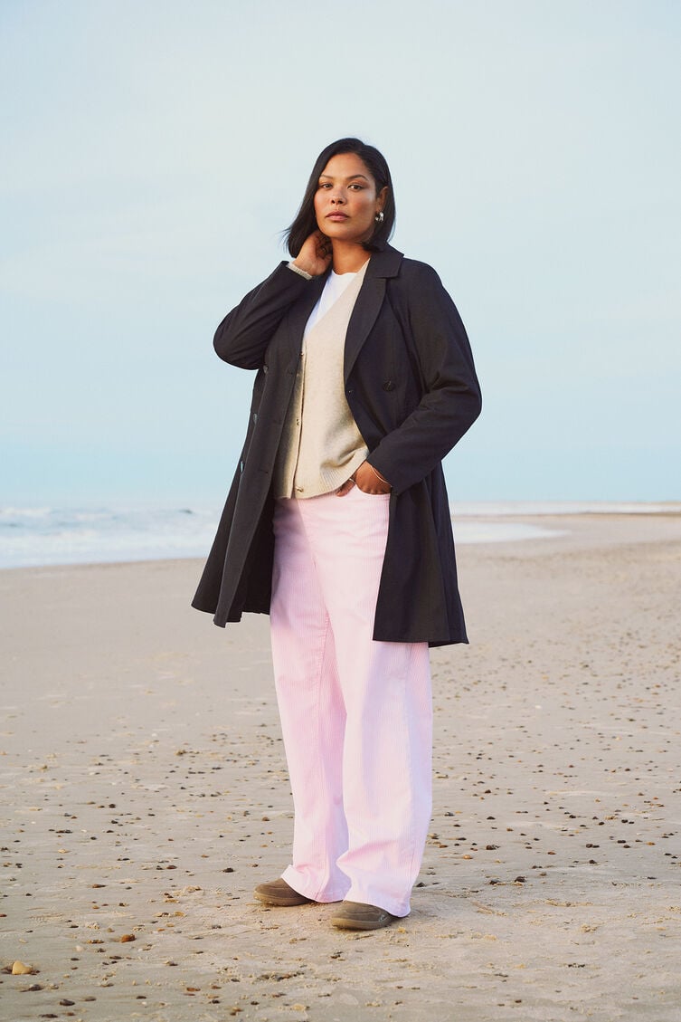 Sort trenchcoat, , Model