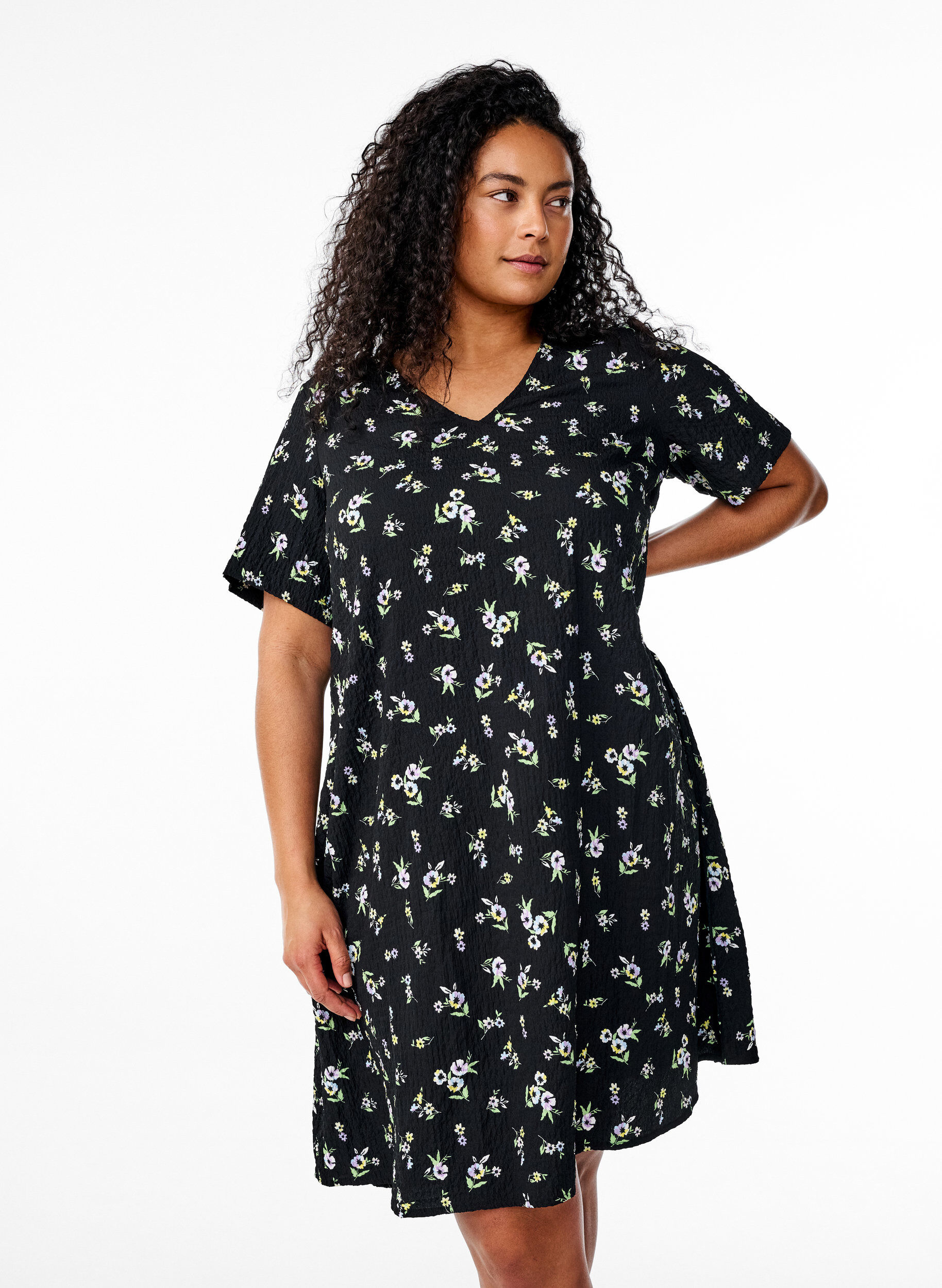 ZizziKort&aelig;rmet kjole med V-hals, Sort, Model image number 0
