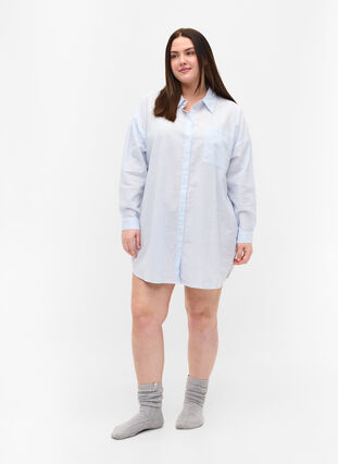 Stribet natskjorte i bomuld, White w. Blue Stripe, Model image number 2