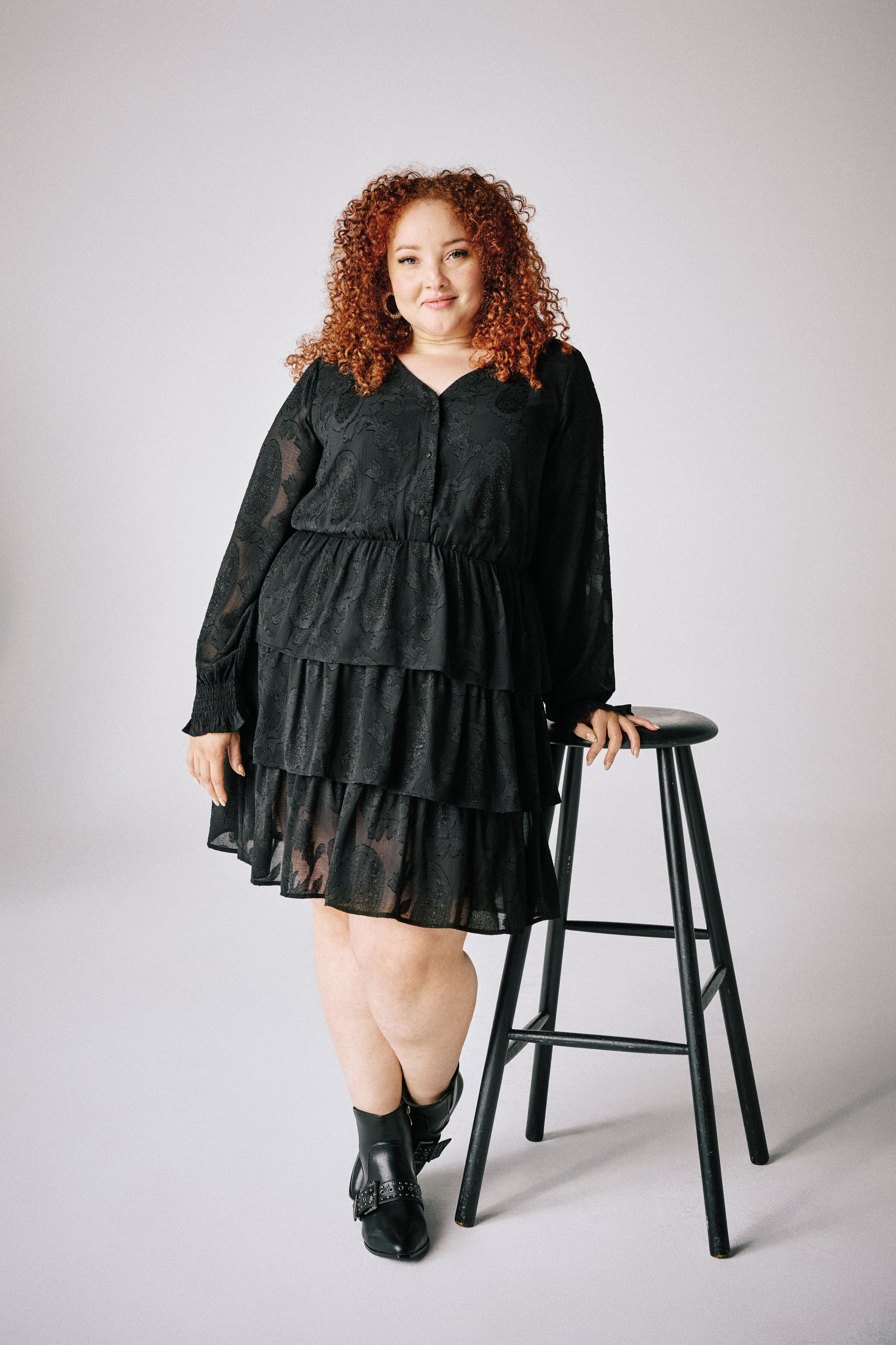 Kjole med fl&aelig;ser, , Model