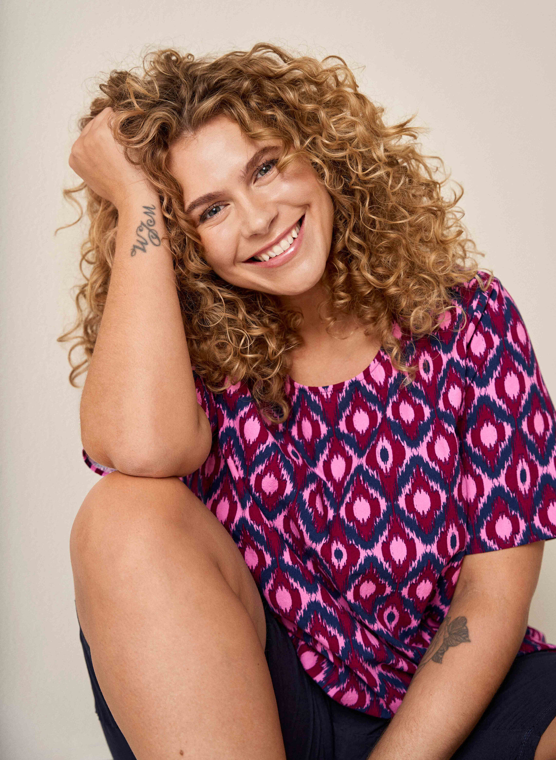 Zizzi Bomuldsbluse med print og korte &aelig;rmer, Lyser&oslash;d, Image image number 0