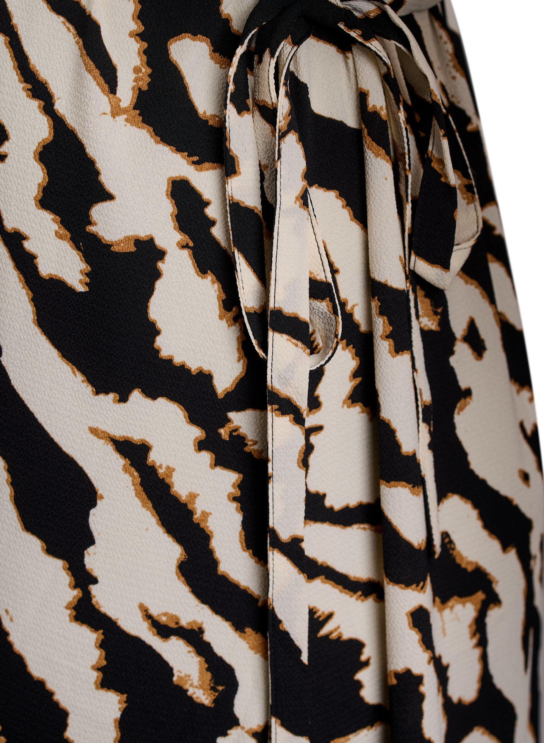 Zizzi Printet wrapkjole med korte &aelig;rmer, Sort, Packshot image number 3