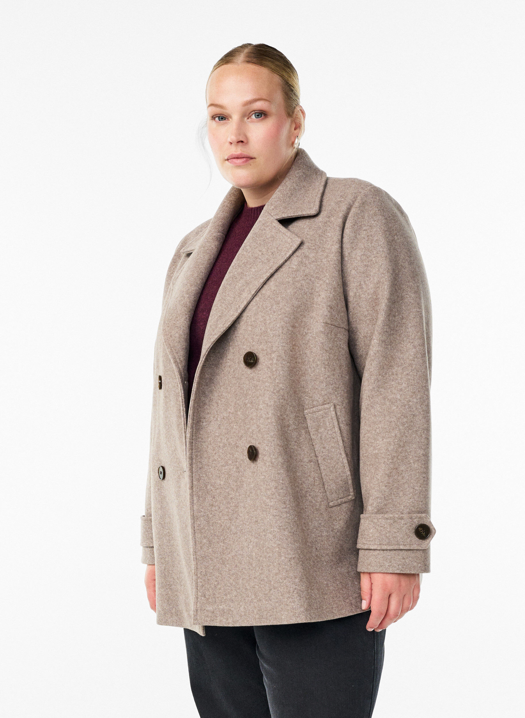 Kort frakke med dobbeltradet knaplukning, Beige, Model