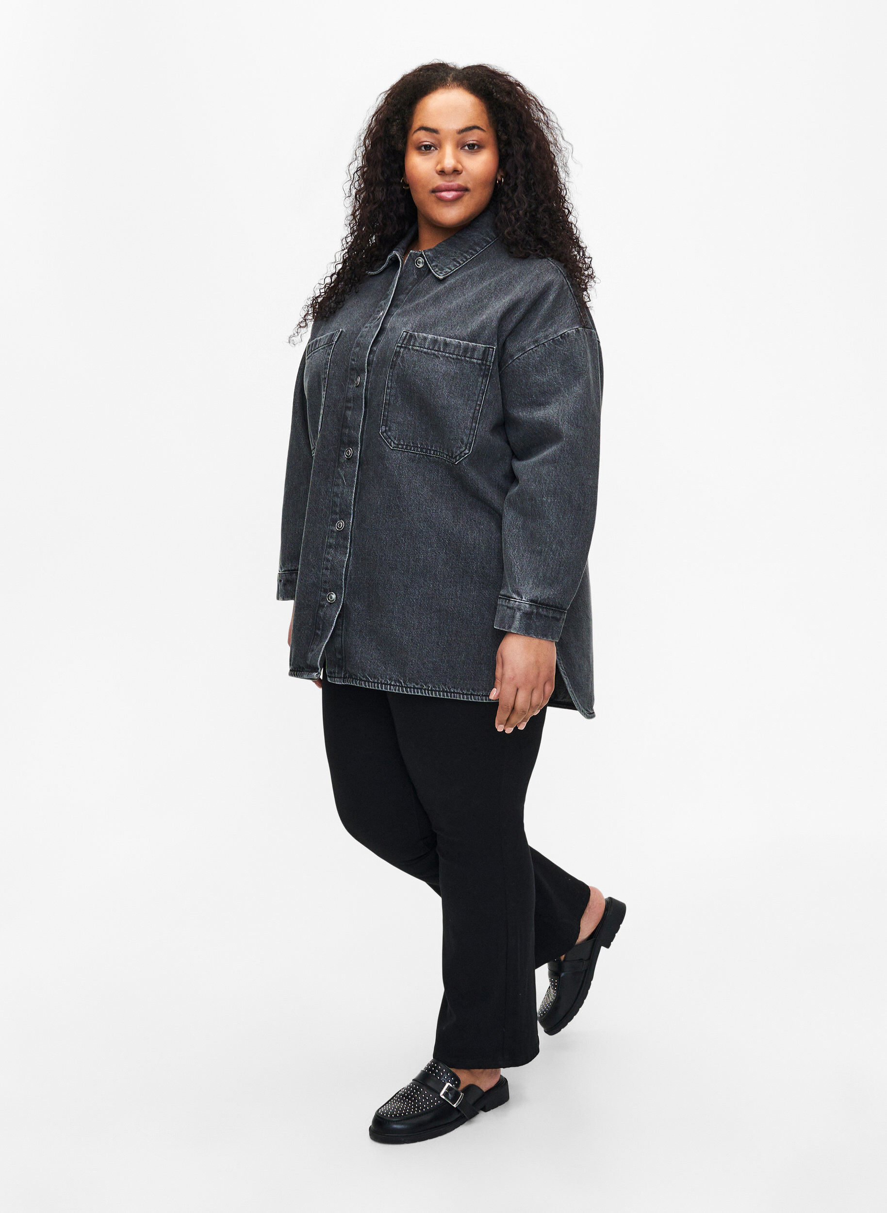Zizzi L&oslash;stsiddende denimjakke med knapper , Grey Denim, Model image number 2