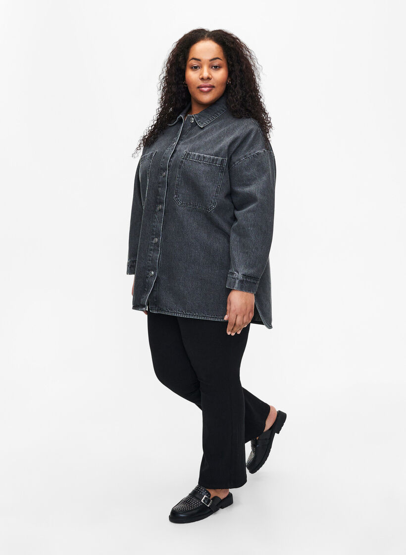 Løstsiddende denimjakke med knapper , Grey Denim, Model image number 2