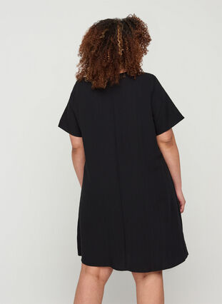 Kortærmet viskose kjole med lommer, Black, Model image number 1